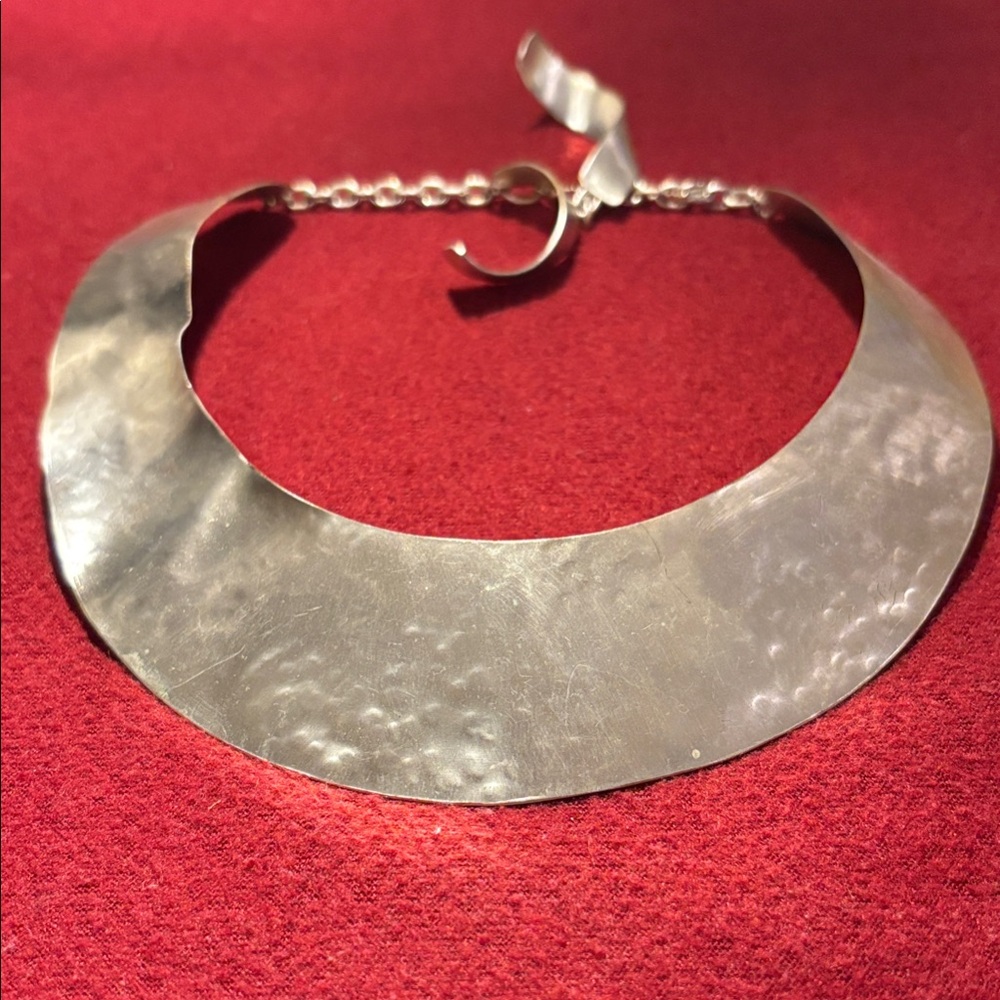 Hammered gold tone Collar choker stamped,as is known nothing about it!